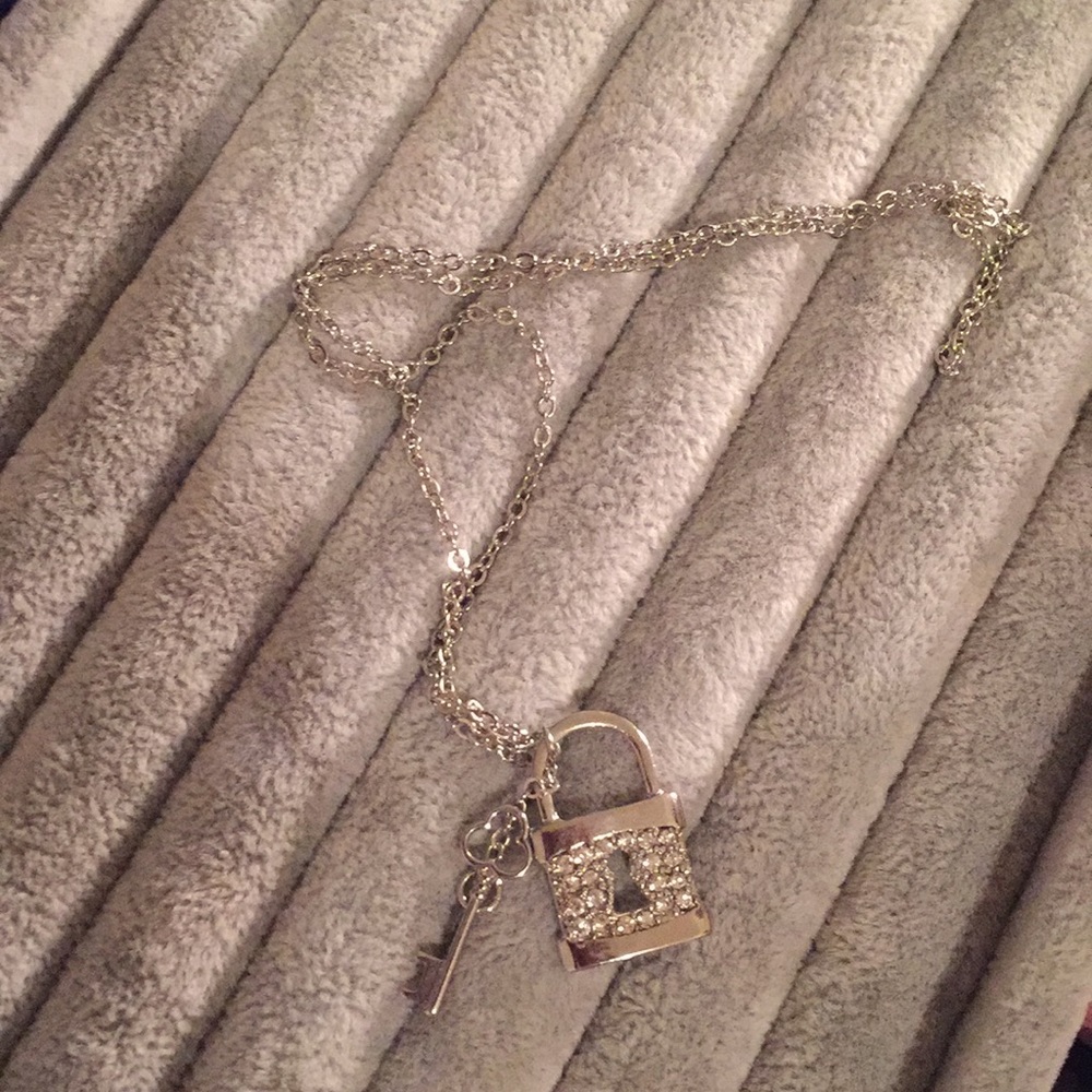 ✨2/$10✨ Rhinestone Love Lock Necklace